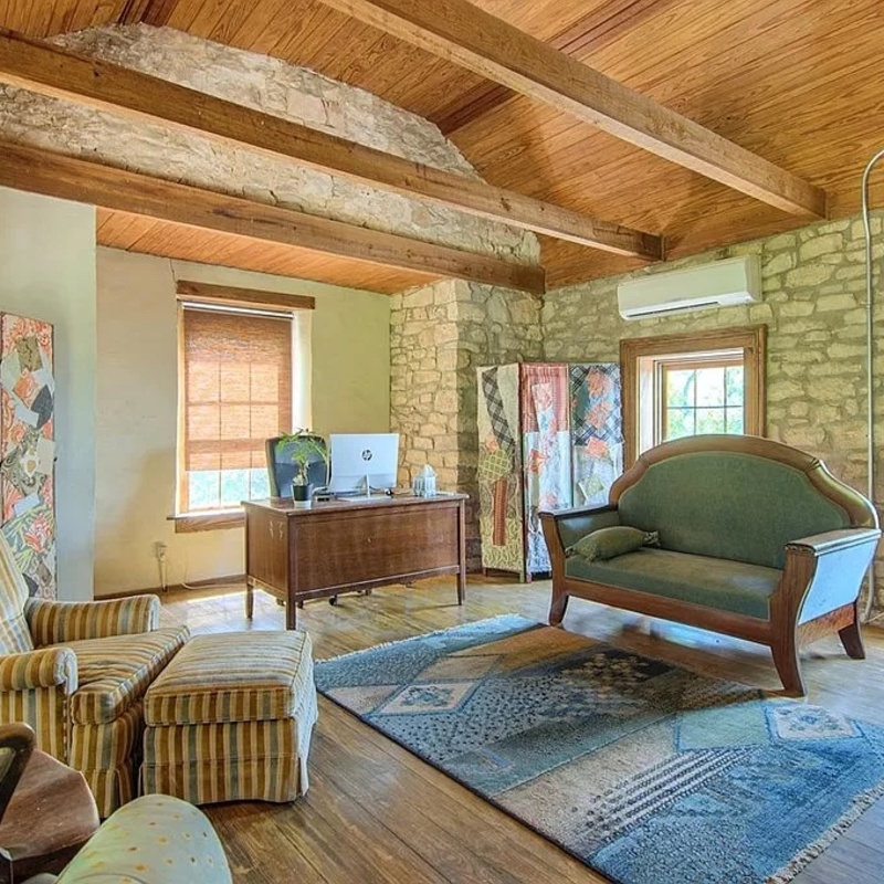 Upstairs office or bedroom