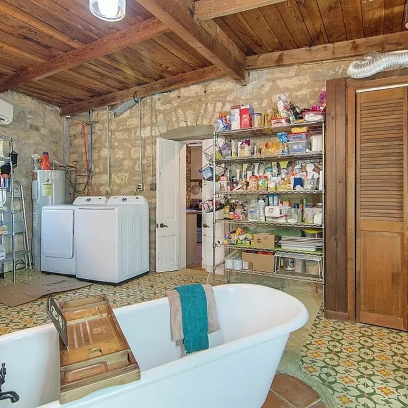 Pantry, laundry, full bath